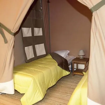 Campsite Chateau La Foret Saint-Julien-des-Landes