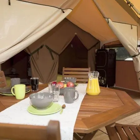 Campsite Chateau La Foret Saint-Julien-des-Landes