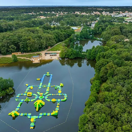 Campsite Chateau La Foret Saint-Julien-des-Landes