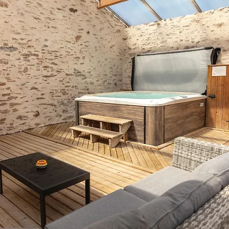 Chateau La Foret Campsite Saint-Julien-des-Landes