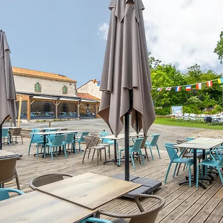 Campingplatz Chateau La Foret Saint-Julien-des-Landes