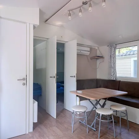 Kemping Chateau La Foret Saint-Julien-des-Landes