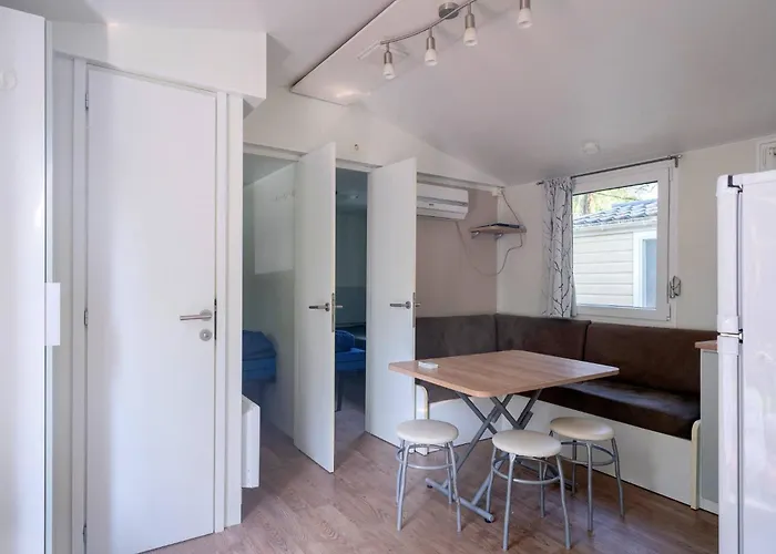 Camping Chateau La Foret Saint-Julien-des-Landes